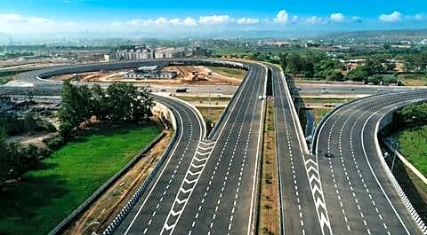 Lucknow Kanpur expressway opens Monday reduces travel to 40 minutes