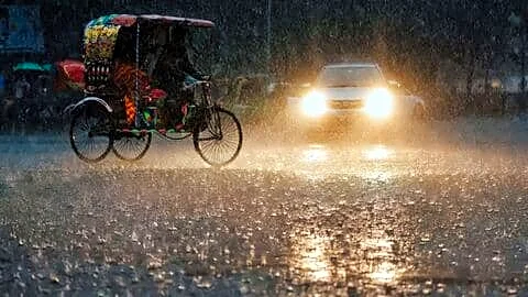 IMD warns heavy rain Odisha, Chhattisgarh, thunderstorms Delhi, Kerala