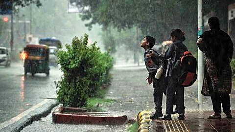 IMD forecasts rain and gusty winds across Delhi NCR today