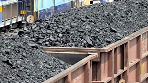 Coal freight derailment between Ghaziabad and New Delhi, no injuries
