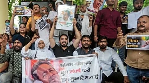 Students make Jantar Mantar art gallery protesting alleged exam leaks