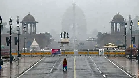 IMD forecasts cloudy skies and light showers in Delhi-NCR