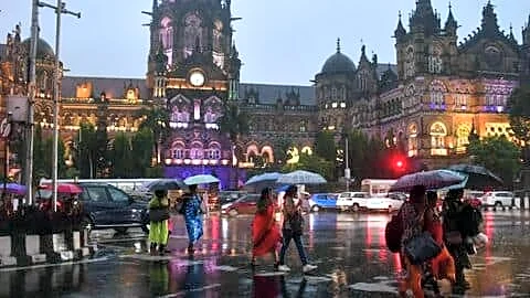 IMD issues orange alert for Mumbai, Palghar closes schools