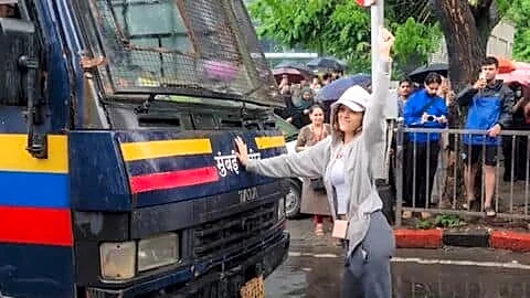 Rhiya Yadav blocks police van at NEET protests in Mumbai
