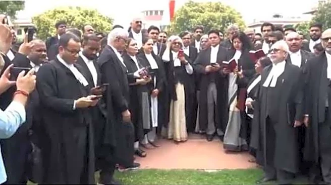 Supreme Court lawyers hold protest, supporting students; read aloud Preamble