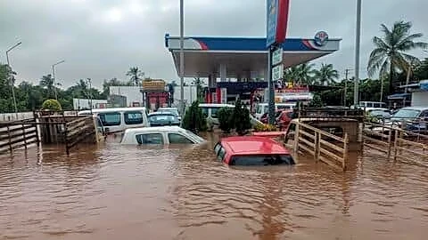 Massive floods force 38,000 from homes in Navsari and Valsad