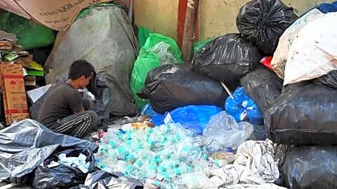NDMC clears Jantar Mantar garbage after parked vehicles blocked trucks
