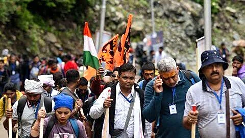Rain suspends Amarnath Yatra Pahalgam route pilgrims redirected to Baltal