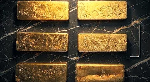 DRI arrests 8 at Mumbai airport 15.764kg gold ₹23.63cr
