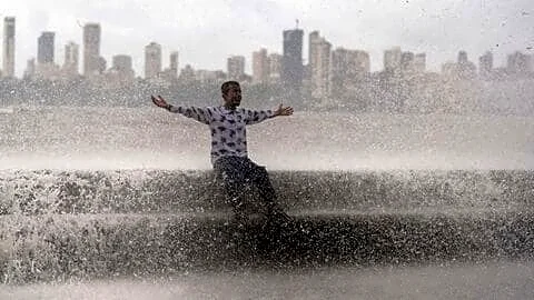 IMD says monsoon brings heavy rain to parts of Maharashtra