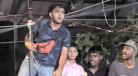 Abishai Emmanuel George helps reunite child at Jantar Mantar protest
