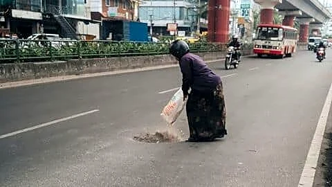 Bengaluru woman goes viral after filling pothole with stone chips