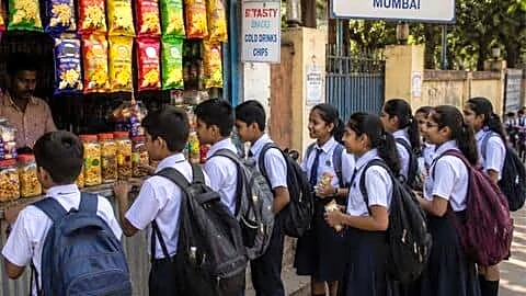 Maharashtra bans junk food near schools within 50 meters