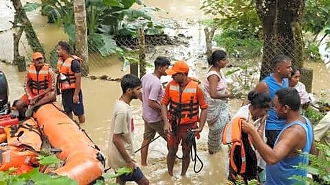 Assam floods hit 300,000, kill 78, Amit Shah assures help