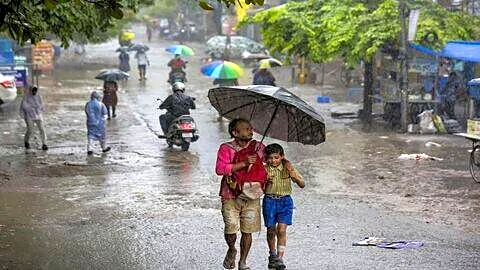 IMD warns heavy rain in Mumbai, Konkan-Goa and Gujarat Thursday