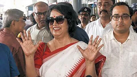 Taslima Nasreen returns to Kolkata for Rabindra Sadan event