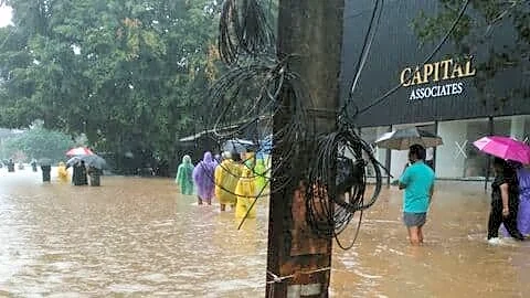 Nonstop rain floods Kozhikode as Engapuzha river overflows, families evacuated