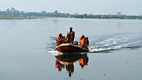 Off Thiruvananthapuram coast, 2 boats capsize, 4 fishermen missing