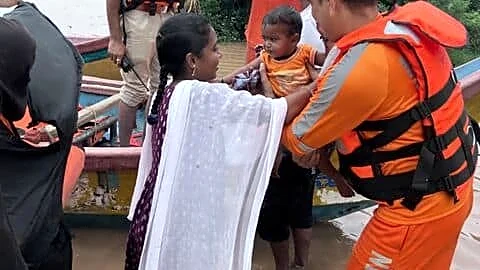 Godavari floods force nearly 10,000 from Eluru district homes