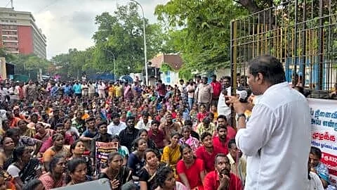 More than 1,000 Chennai sanitation workers protest for promised ₹832