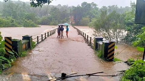 Bavali river bursts, Kannur floods leave 2 missing, 26 rescued