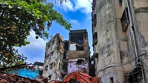 Bhiwandi building collapse kills 10, utilities cut for 1,074 buildings