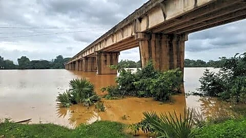 Godavari River 0.9 foot shy of Dowleswaram Barrage warning