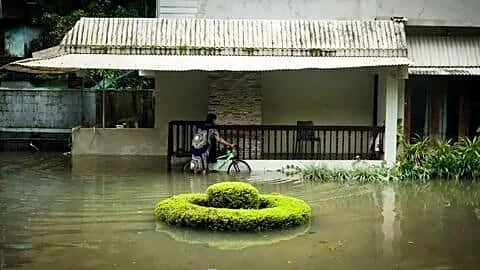 Kozhikode heavy rain triggers IMD yellow alert and school closures