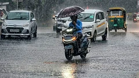 Delhi records 35.3 Celsius high, 26.5 Celsius low, light rain