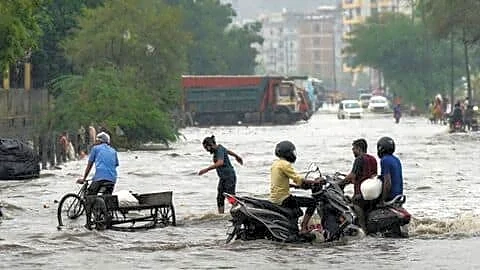 IMD says heavy rain in Mumbai, light rain in Delhi