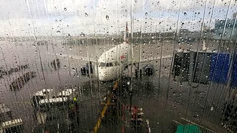 SpiceJet urges passengers to check flights online amid Mumbai rain