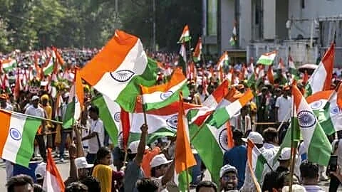 'Vande Mataram' given equal status, to be sung at I-Day