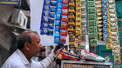 FSSAI bans plastic and aluminum foil in pan masala packaging