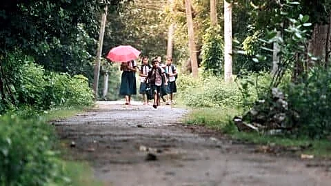 Leopard sighting scares Marathi camp pupils in N.R. Pura taluk