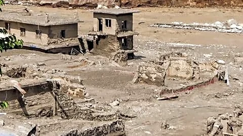 Tibet glacier collapse floods Nepal, 21 rescued, 320 Indians missing