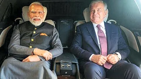 Narendra Modi arrives in Tashkent sharing car ride with Mirziyoyev