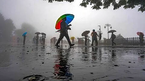 Himachal Pradesh heavy rain shuts 64 roads, triggers yellow alert