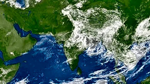 Monsoon returns across eastern India, Delhi-NCR could face storms