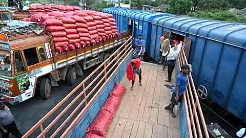 Consumer Affairs Ministry sends onion buffer as sugar prices rise