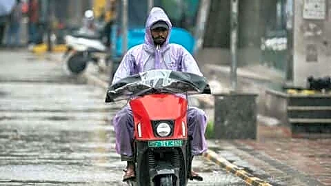 IMD forecasts light to moderate rain, thunderstorms in Delhi today