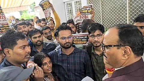 Job seekers protest outside Brajesh Pathak's residence over 3,284 posts