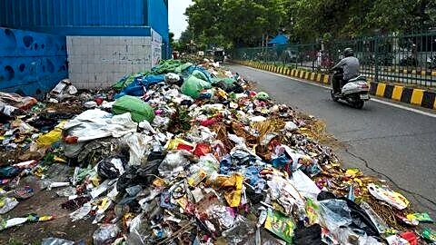 Delhi waste collection points overflow, spilling garbage and blocking traffic