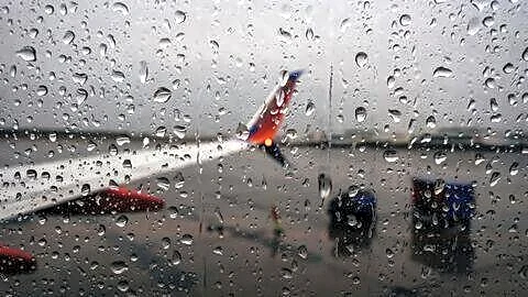 Heavy rain causes waterlogging, delays at Delhi airport, IndiGo advises