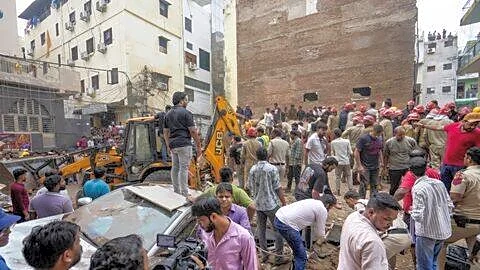 Satya Niketan PG collapse kills 7, injures dozens in Delhi