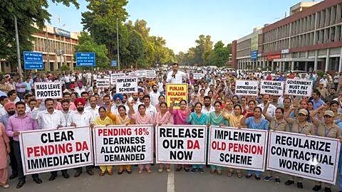KAP Sinha promises to withdraw show-cause notices, ending Punjab strike