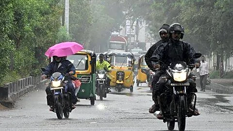 Mumbai gets heavy showers, waterlogging after nearly 2-month dry spell