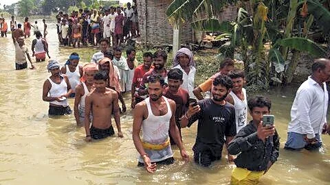 Heavy rain floods Bihar affecting over 48L across 15 districts
