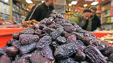 DRI stops over 362 mt Pakistani dates smuggled into India