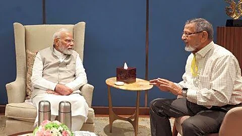 Narendra Modi helps schoolmate Asgar Ali Vora reclaim Bhayandar land