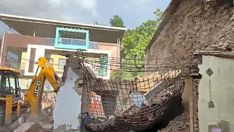 Demolition collapse in Sanwer near Indore kills 4 women workers